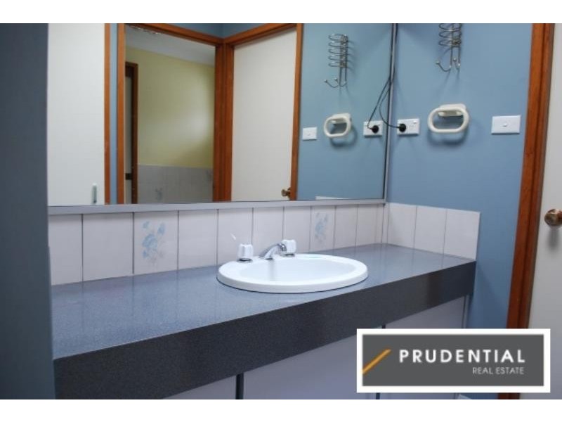 3 Thames Place, Kearns NSW 2558