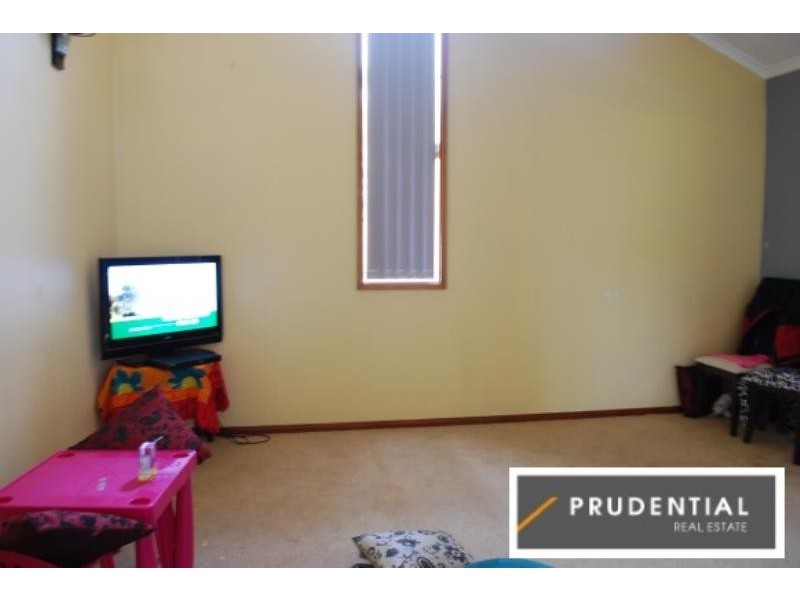 3 Thames Place, Kearns NSW 2558