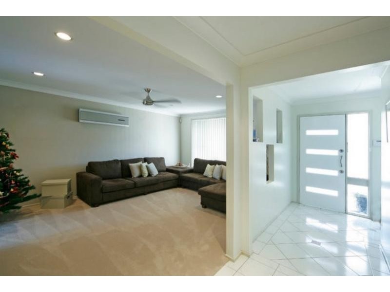 12 Sapphire Place, Eagle Vale NSW 2558