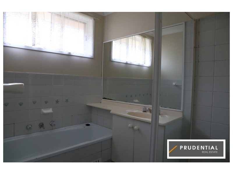 4/34 Westmoreland Road, Minto NSW 2566