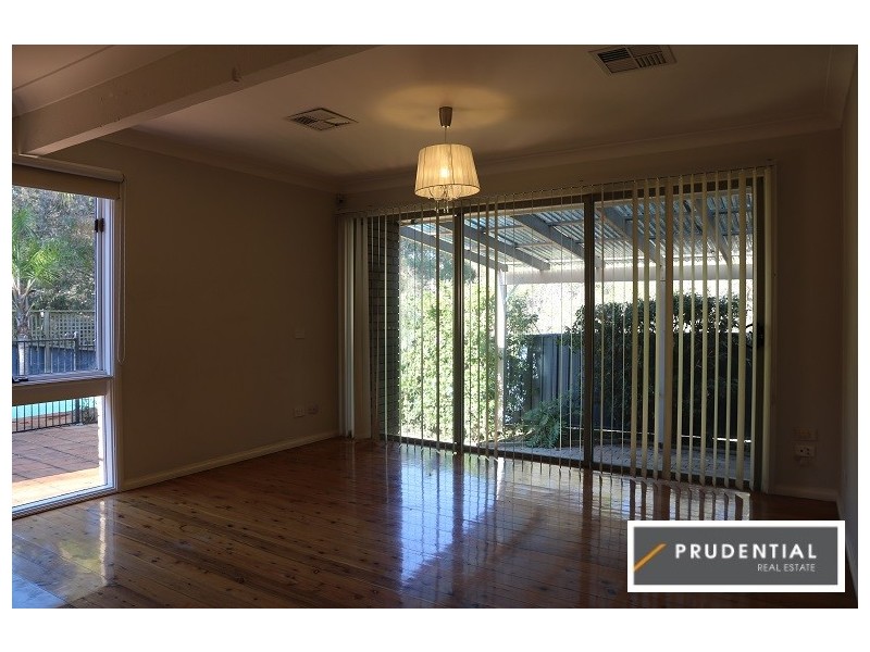 8 Cochrane Street, Minto NSW 2566