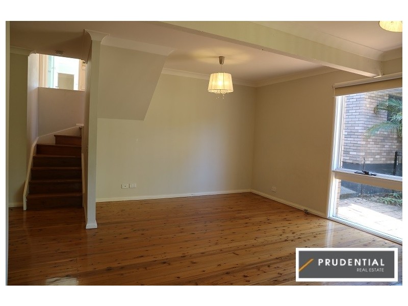 8 Cochrane Street, Minto NSW 2566