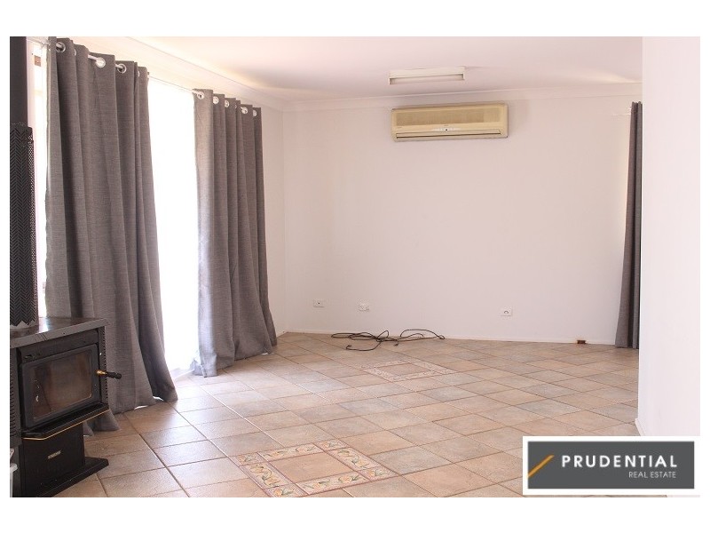 10 Merryweather Close, Minto NSW 2566