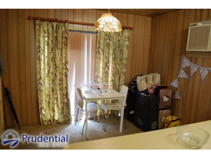 1a Macquarie Avenue, Campbelltown NSW 2560