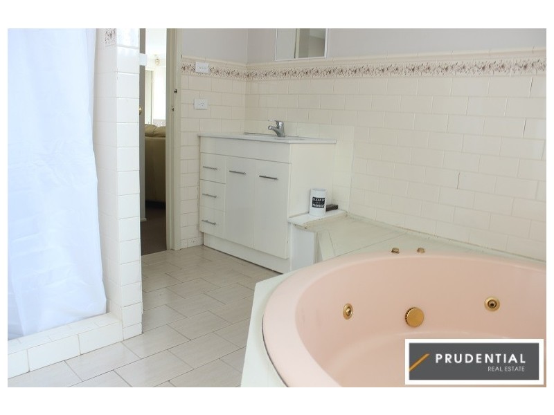 2 Edmund Place, Rosemeadow NSW 2560