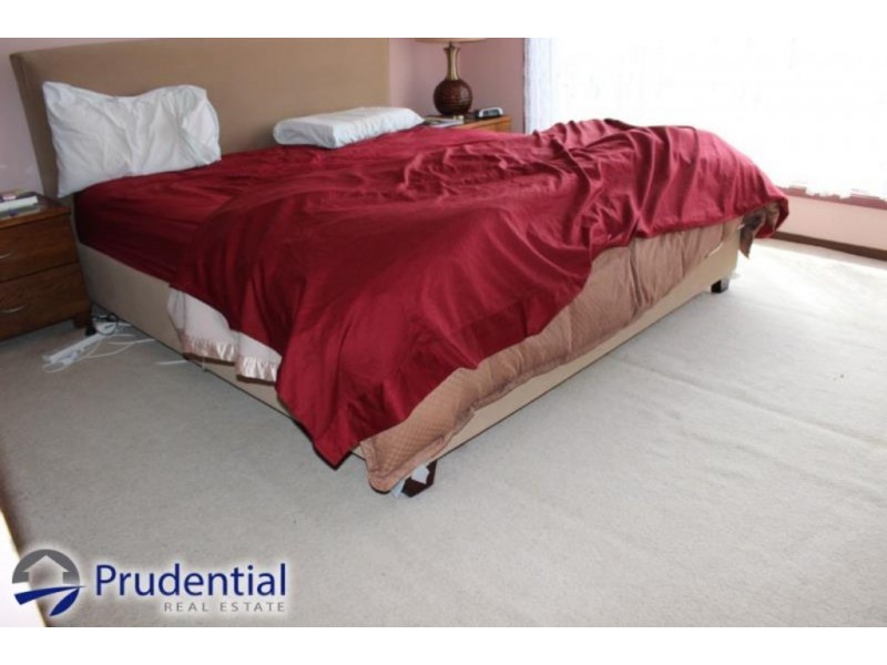 4 Curl Curl Place, Woodbine NSW 2560