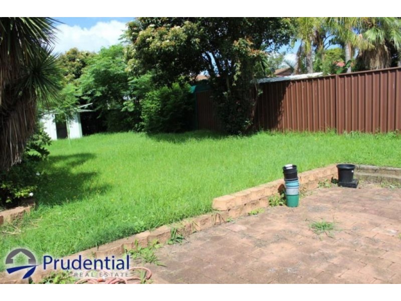4 Curl Curl Place, Woodbine NSW 2560