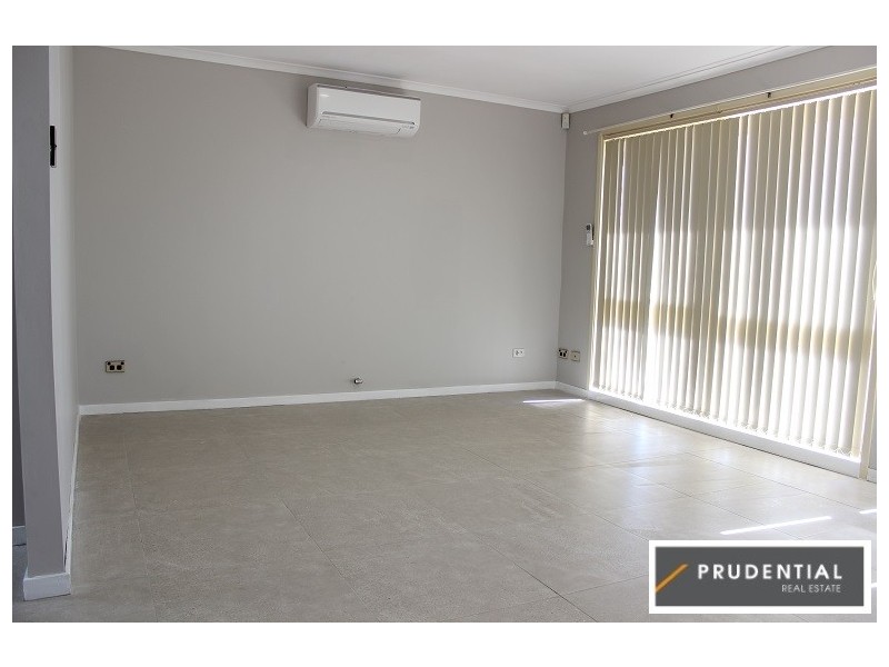 8 Hamlet Crescent, Rosemeadow NSW 2560