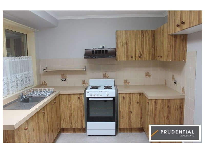 8 Hamlet Crescent, Rosemeadow NSW 2560