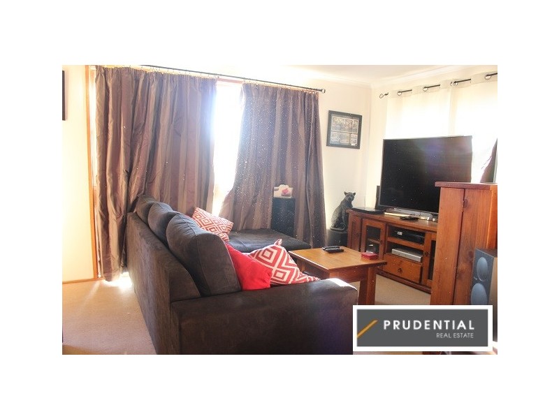 9 Quenda Place, St Helens Park NSW 2560