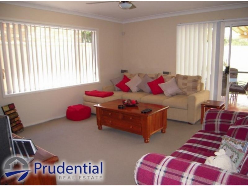 2/57 Theseus Cct, Rosemeadow NSW 2560