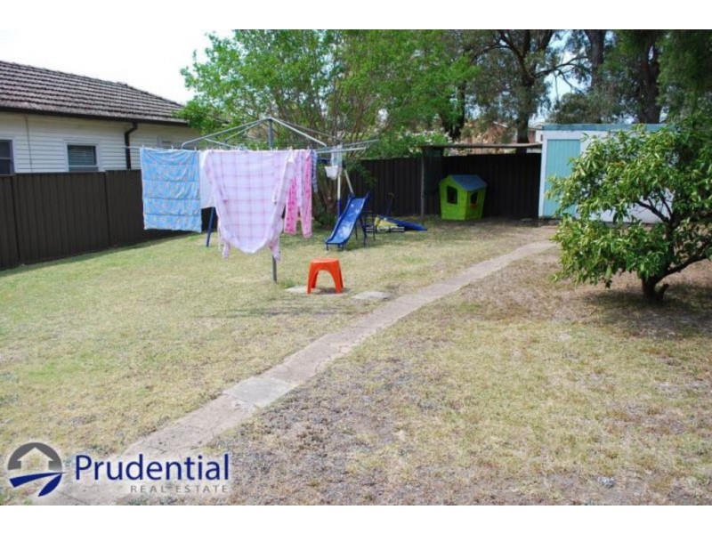 8 Kingsclare Street, Leumeah NSW 2560