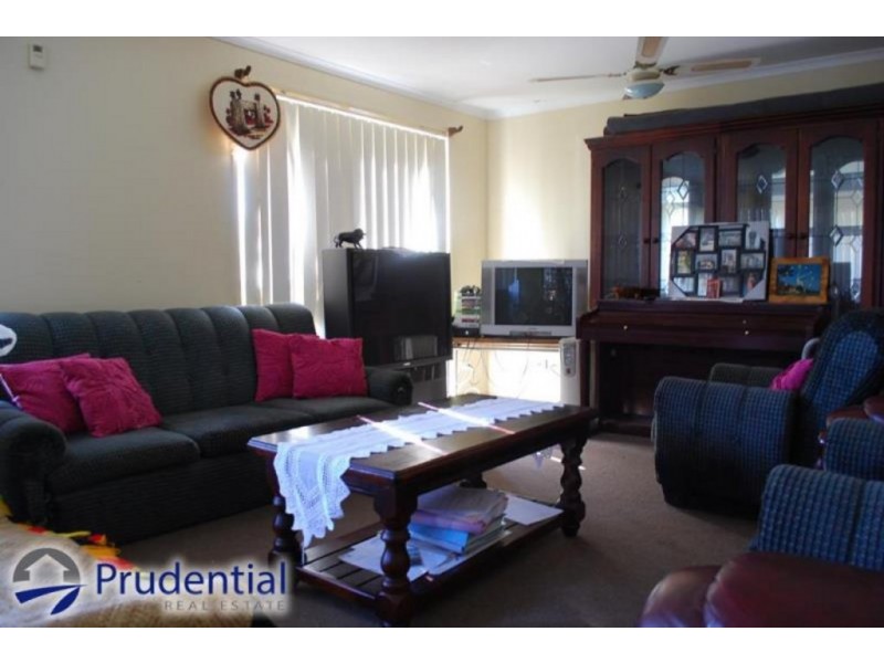 247 Copperfield Drive, Rosemeadow NSW 2560