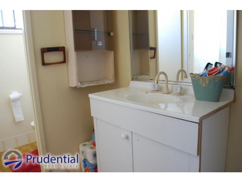 247 Copperfield Drive, Rosemeadow NSW 2560