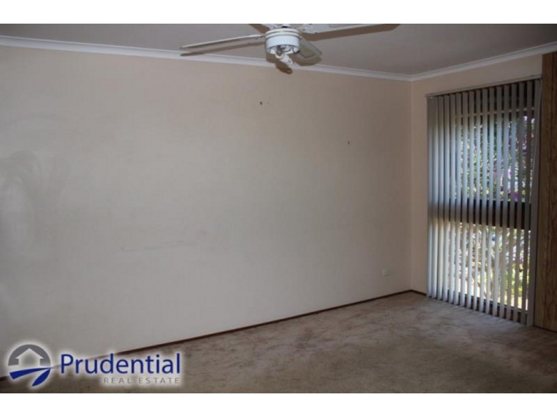 11 Roderigo Close, Rosemeadow NSW 2560
