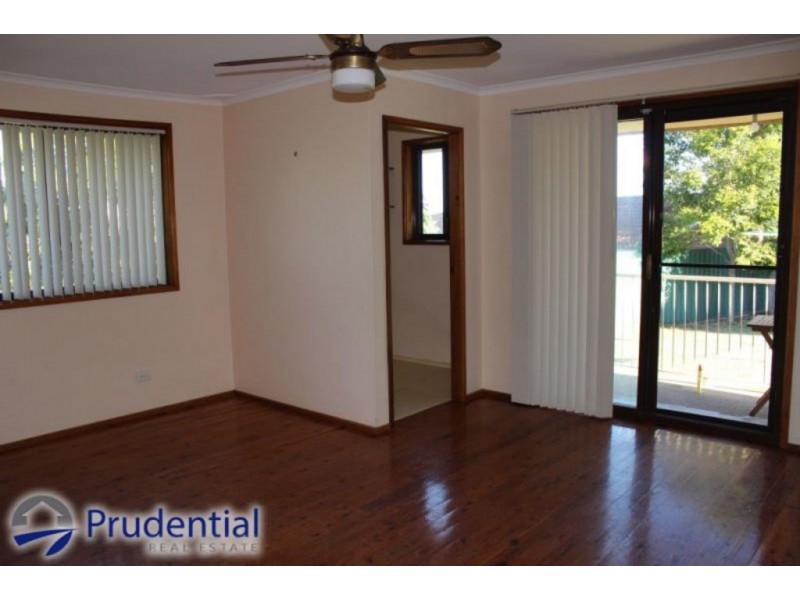 11 Roderigo Close, Rosemeadow NSW 2560