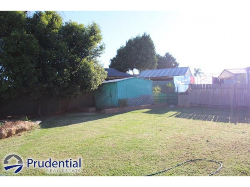 11 Roderigo Close, Rosemeadow NSW 2560