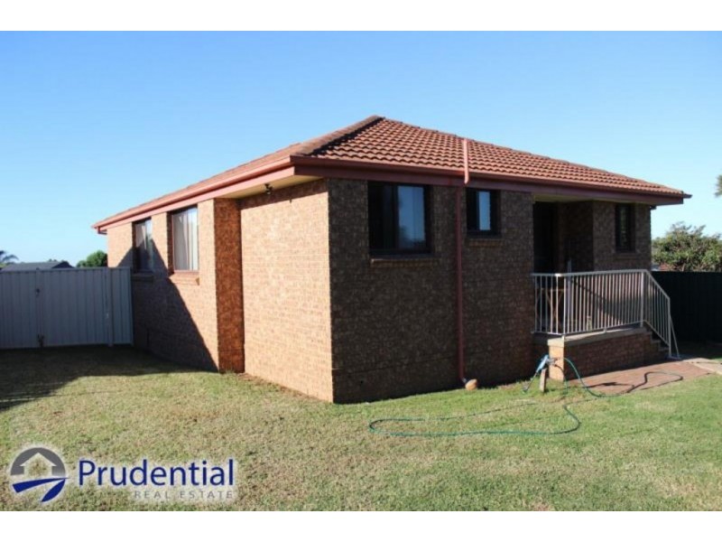 11 Roderigo Close, Rosemeadow NSW 2560