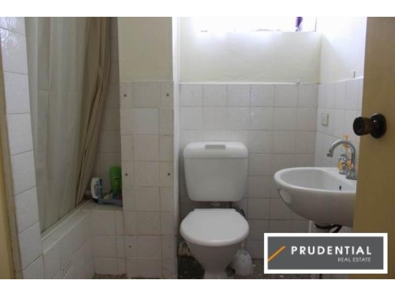 6/56 Warby Street, Campbelltown NSW 2560