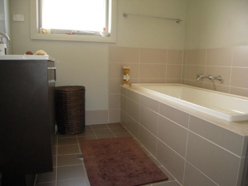 9 Mindona Street, Leumeah NSW 2560