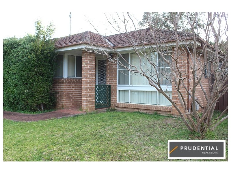 33 Oswald Crescent, Rosemeadow NSW 2560