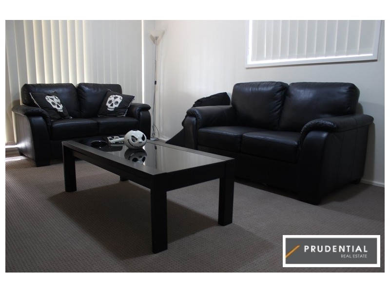 33 Oswald Crescent, Rosemeadow NSW 2560