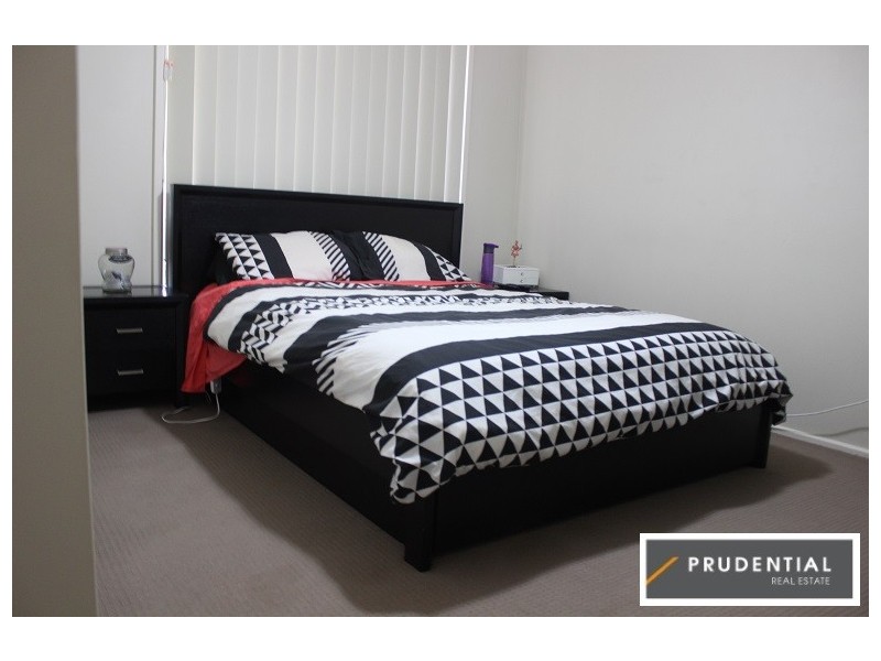 33 Oswald Crescent, Rosemeadow NSW 2560