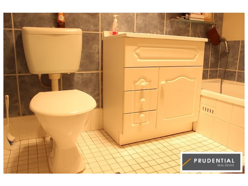 33 Oswald Crescent, Rosemeadow NSW 2560