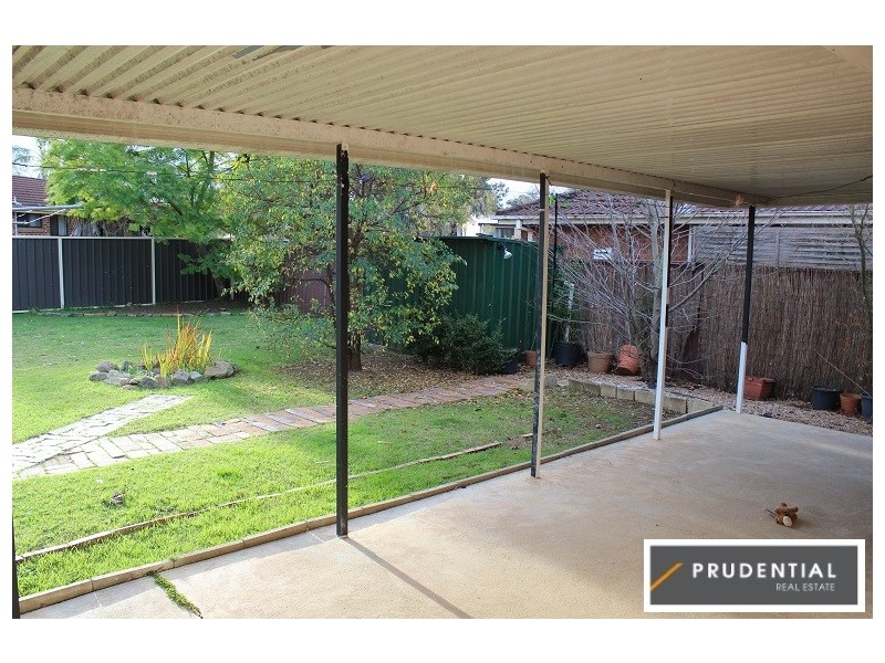 33 Oswald Crescent, Rosemeadow NSW 2560