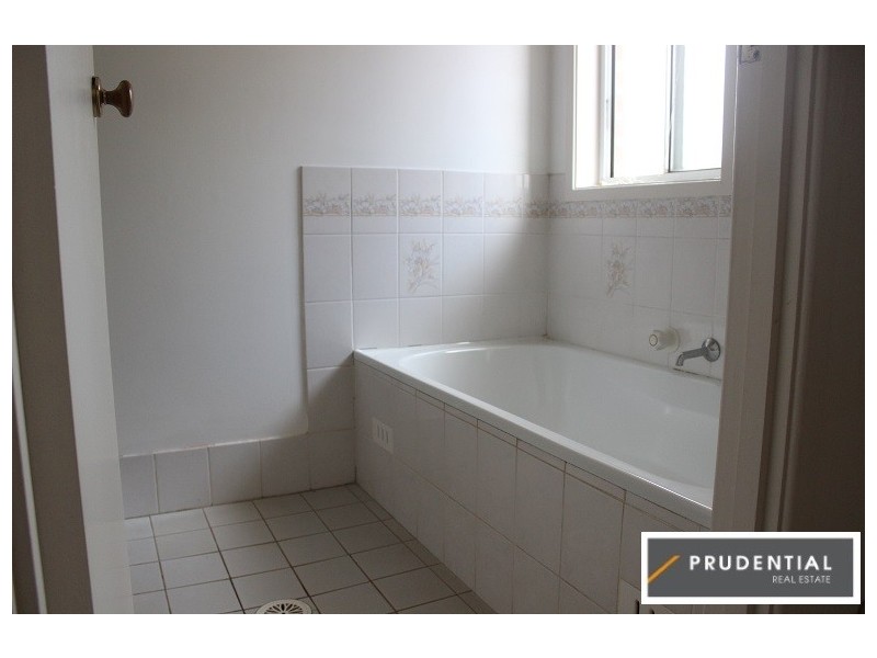 6 Whorlong Street, St Helens Park NSW 2560