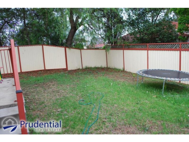 1/143 Waminda Avenue, Campbelltown NSW 2560
