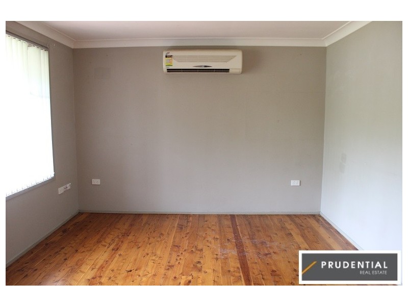 10 Mantalini Street, Ambarvale NSW 2560