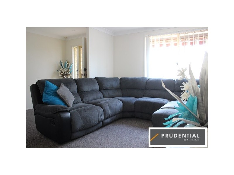 15 Elliott Place, St Helens Park NSW 2560