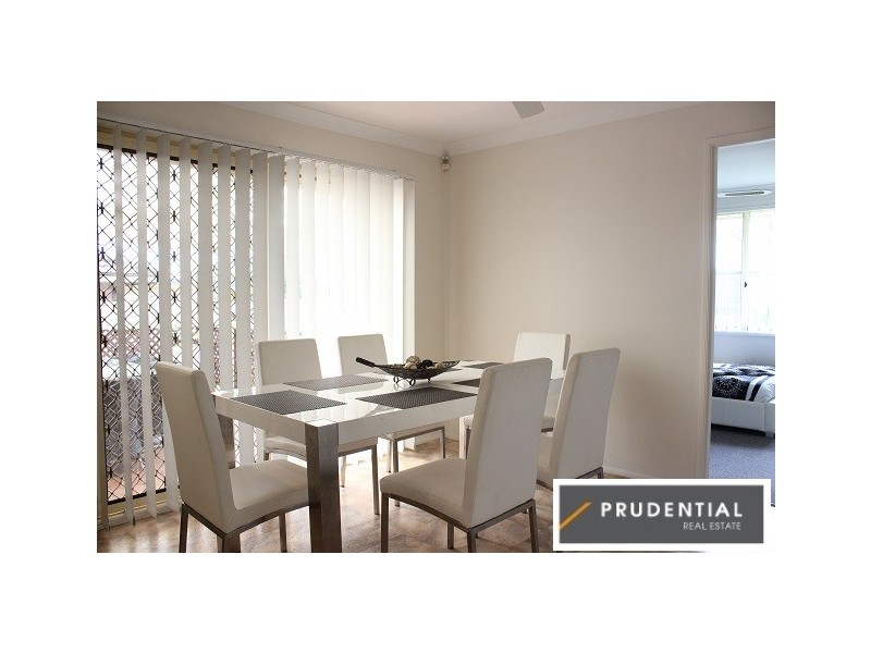 15 Elliott Place, St Helens Park NSW 2560