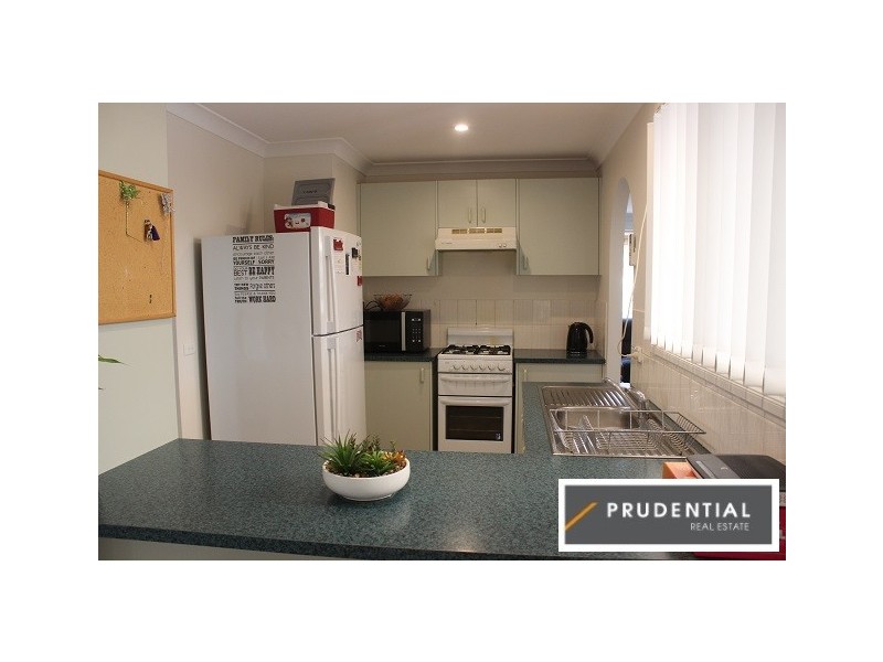 15 Elliott Place, St Helens Park NSW 2560