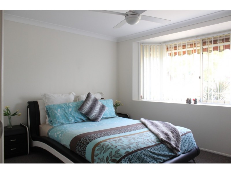 15 Elliott Place, St Helens Park NSW 2560