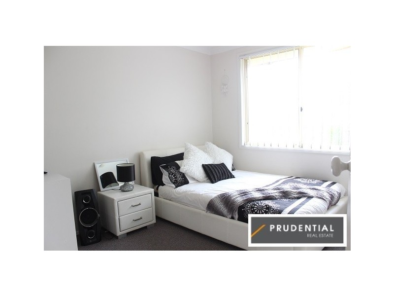 15 Elliott Place, St Helens Park NSW 2560