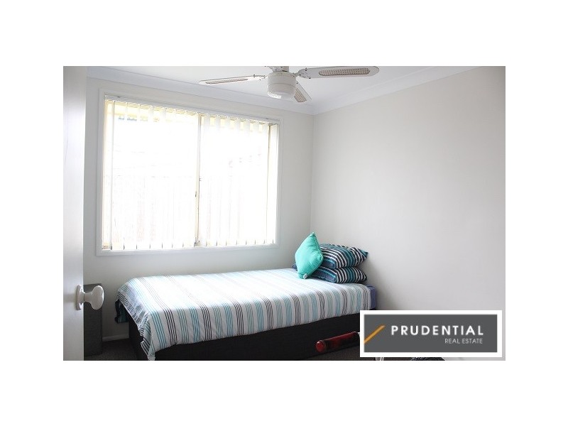 15 Elliott Place, St Helens Park NSW 2560