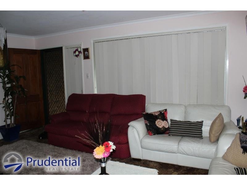 10 Crispsparkle Drive, Ambarvale NSW 2560