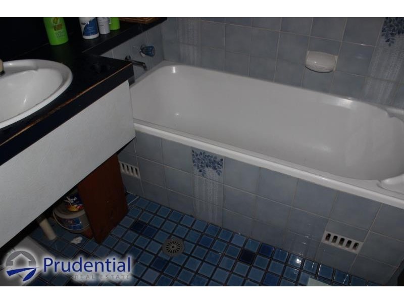 10 Crispsparkle Drive, Ambarvale NSW 2560