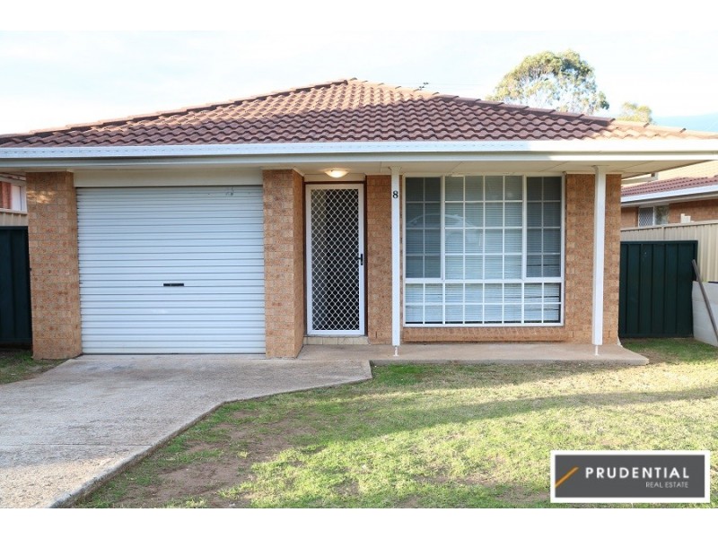 1/8 Sebastian Avenue, Rosemeadow NSW 2560