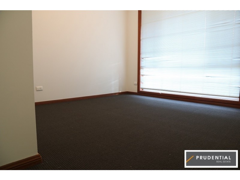 1/8 Sebastian Avenue, Rosemeadow NSW 2560