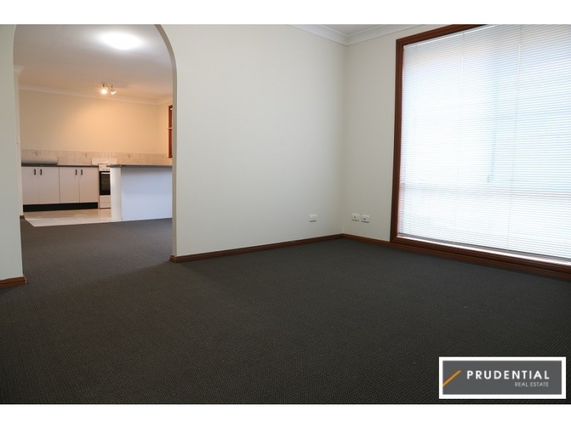 1/8 Sebastian Avenue, Rosemeadow NSW 2560