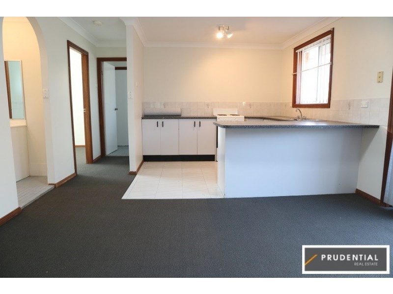 1/8 Sebastian Avenue, Rosemeadow NSW 2560