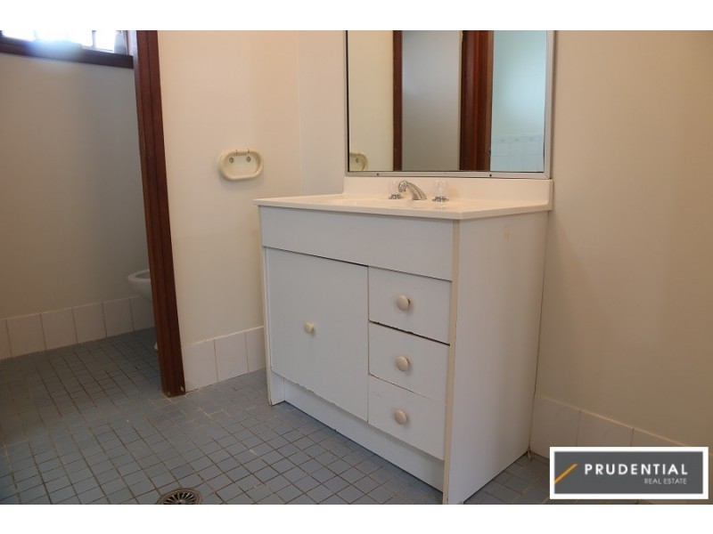 1/8 Sebastian Avenue, Rosemeadow NSW 2560