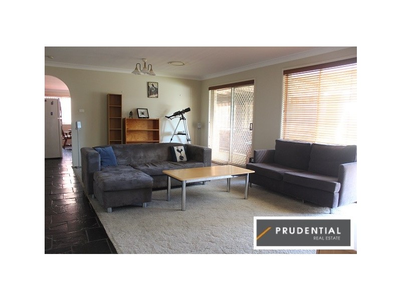 1 Yarra Close, Kearns NSW 2558