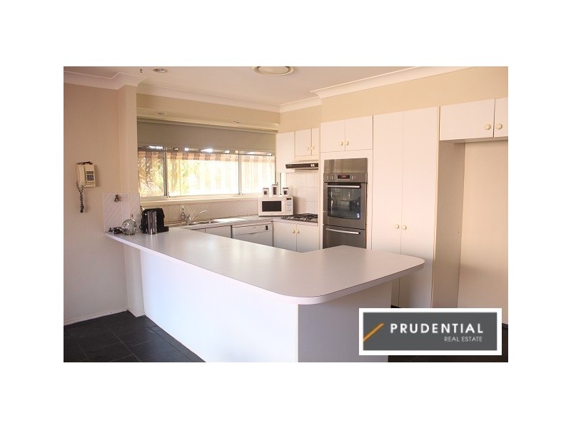 1 Yarra Close, Kearns NSW 2558