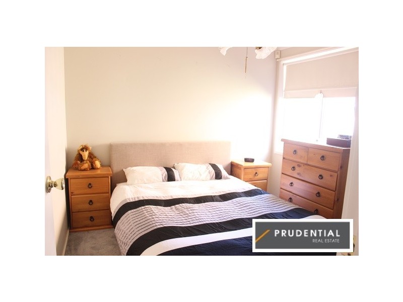 1 Yarra Close, Kearns NSW 2558
