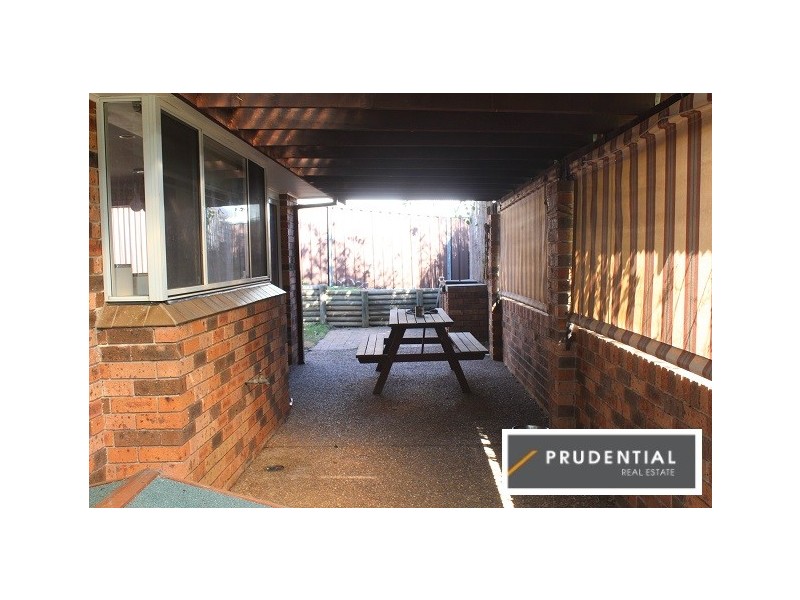 1 Yarra Close, Kearns NSW 2558