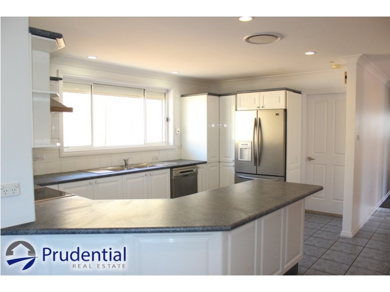 2 Seine Place, Kearns NSW 2558